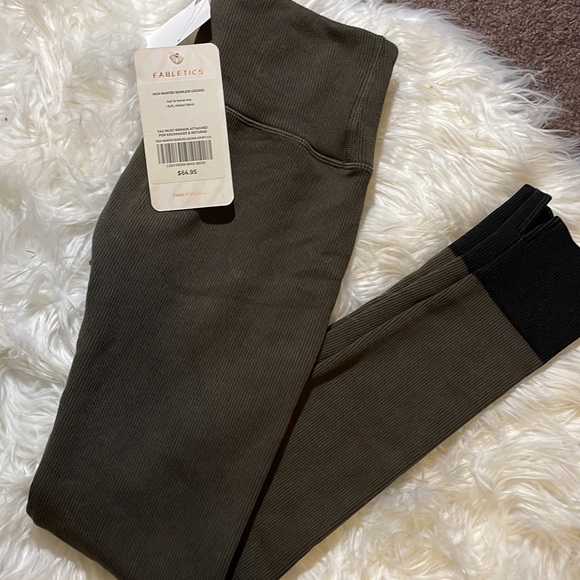 Fabletics High Waisted Seamless Leggings Small NWT - Picture 4 of 4